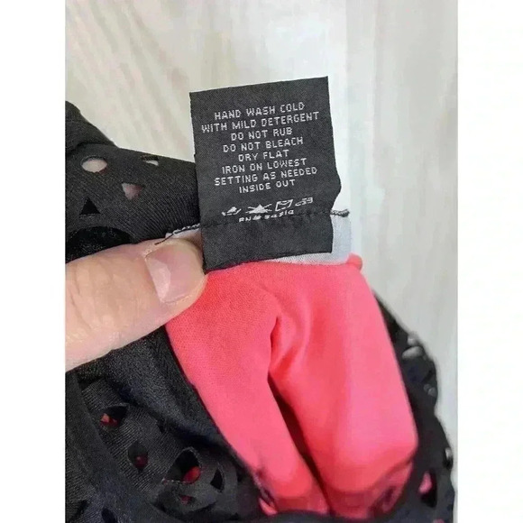 Bee Darlin Sz 16/17 Laser Cutout Mini Dress Neon Pink Black Lace Sleeveless NEW - Picture 6 of 8